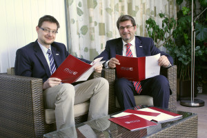 Laurentius Mayrhofer und Manfred Enzlmüller sitzend